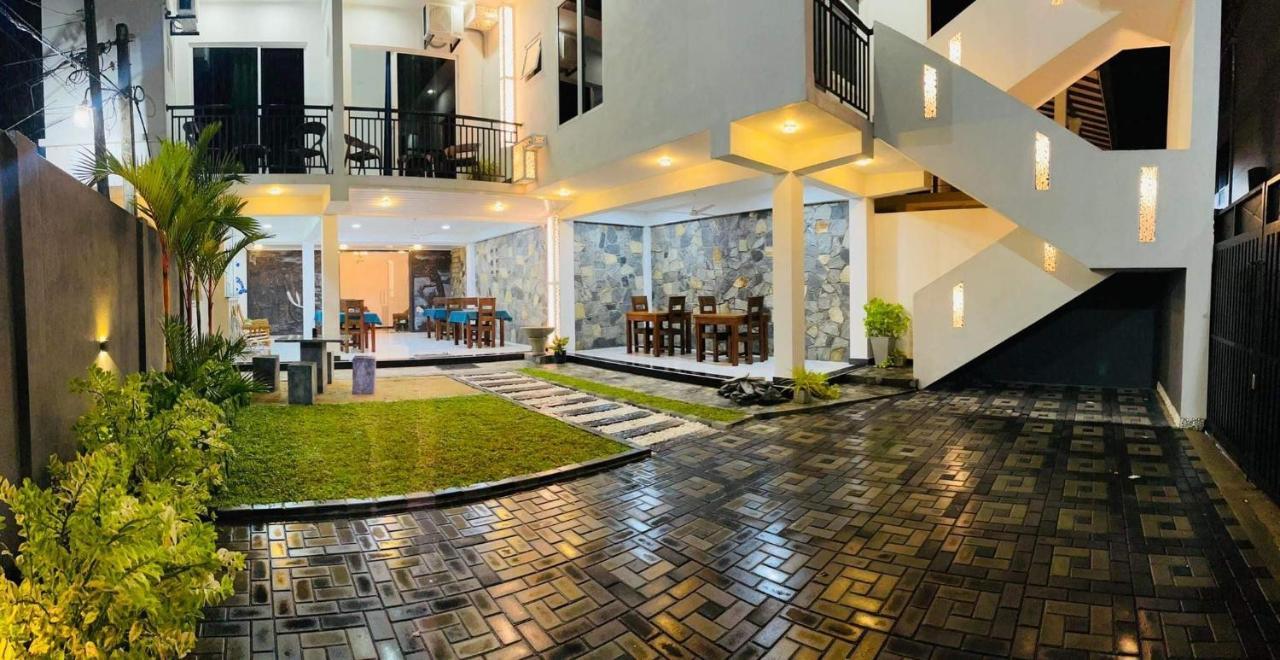 Funwhales Rest House เนกอมโบ ภายนอก รูปภาพ