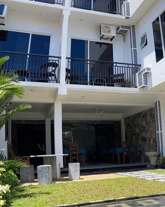 Funwhales Rest House เนกอมโบ ภายนอก รูปภาพ
