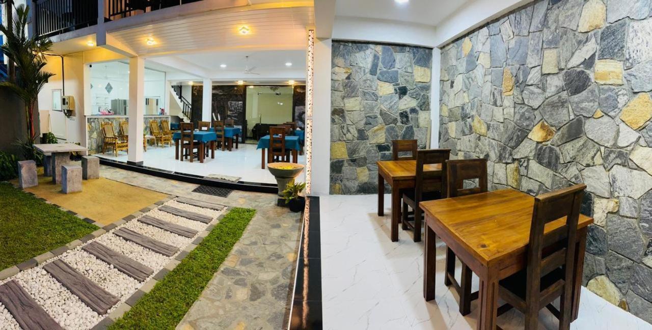 Funwhales Rest House เนกอมโบ ภายนอก รูปภาพ